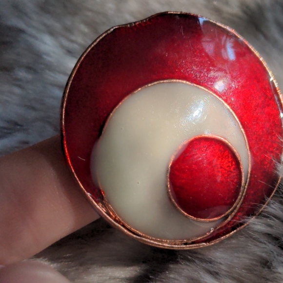 🌷Enameled Pendant - Deep Red & Cream on Bonze - Picture 4 of 4